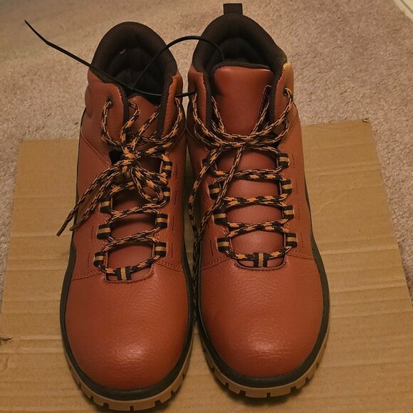 NWOT Fila Men's Derail Boot 1HM01375-200 Light Brown/Tan Size 8 1/2 - Picture 1 of 3